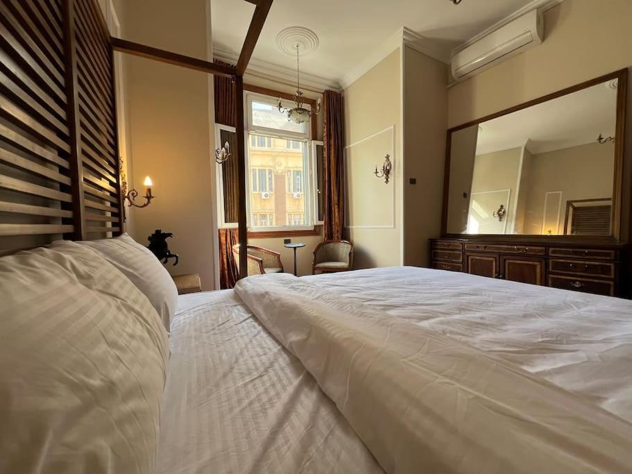 Authentic 3Br Apartment In Downtown, El Cairo Exterior foto