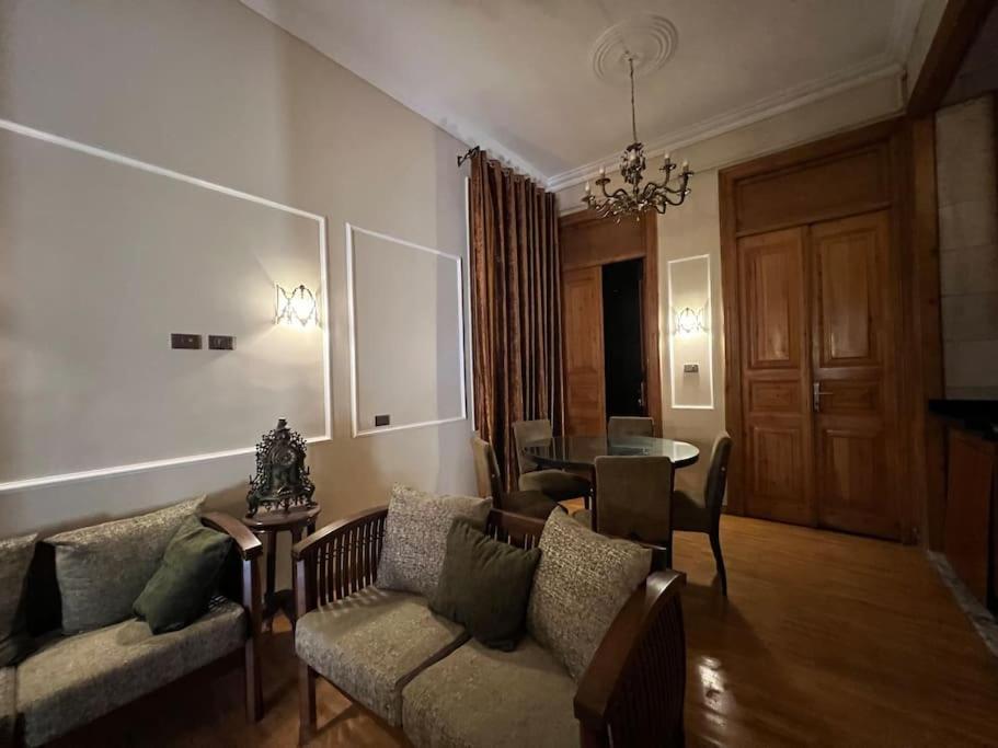 Authentic 3Br Apartment In Downtown, El Cairo Exterior foto