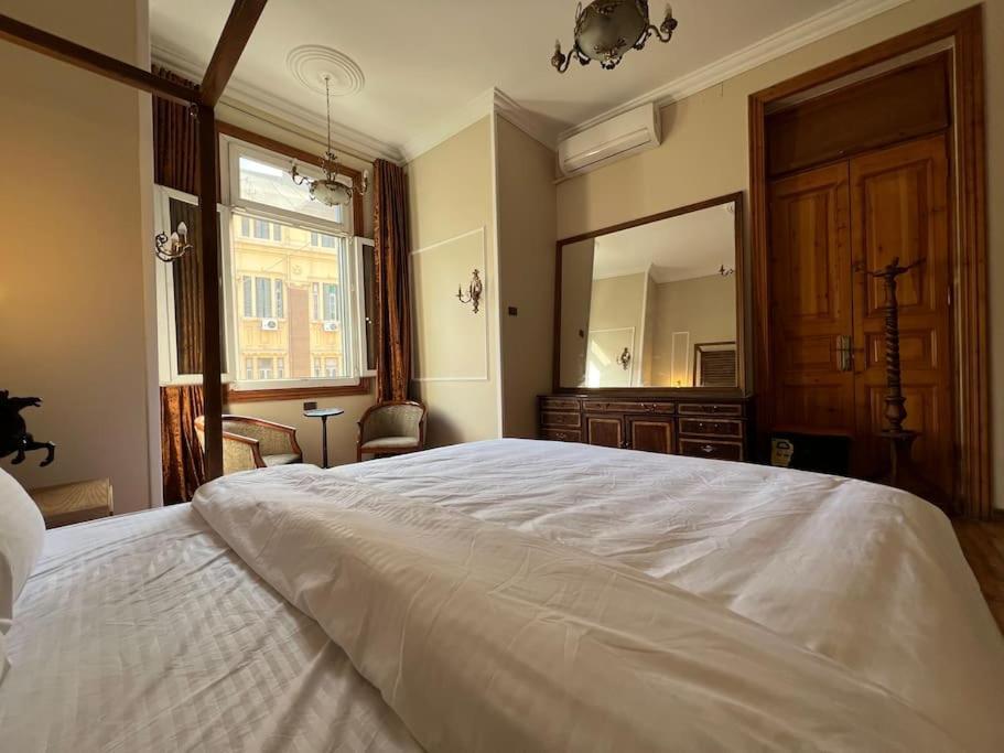 Authentic 3Br Apartment In Downtown, El Cairo Exterior foto