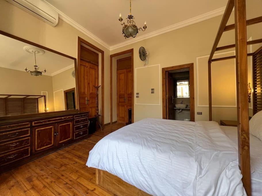 Authentic 3Br Apartment In Downtown, El Cairo Exterior foto
